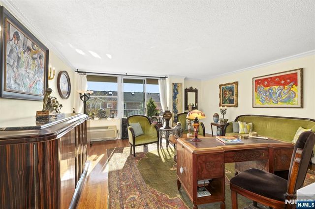 200 Grand Cove Way 3L, Edgewater, NJ 07020