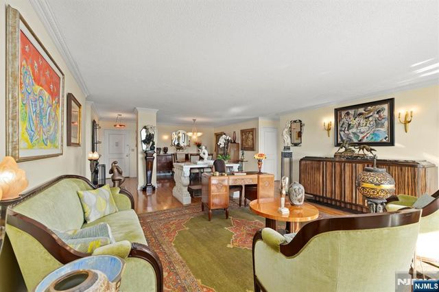 200 Grand Cove Way 3L, Edgewater, NJ 07020