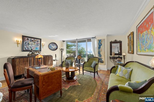 200 Grand Cove Way 3L, Edgewater, NJ 07020