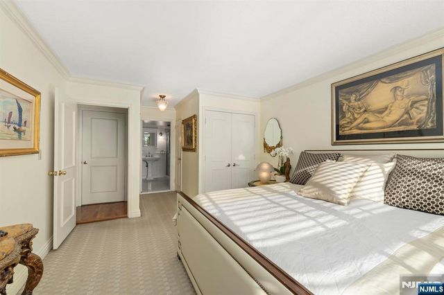 200 Grand Cove Way 3L, Edgewater, NJ 07020