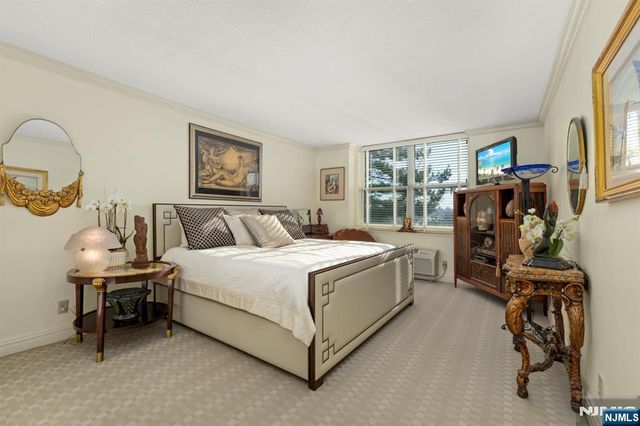 200 Grand Cove Way 3L, Edgewater, NJ 07020