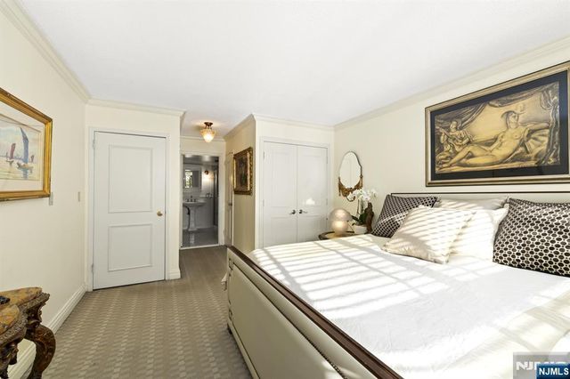 200 Grand Cove Way 3L, Edgewater, NJ 07020
