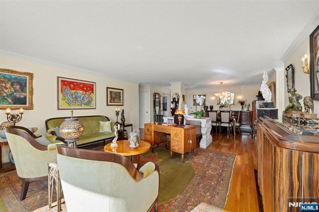 200 Grand Cove Way 3L, Edgewater, NJ 07020