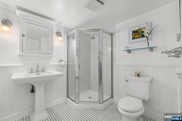 200 Grand Cove Way 3L, Edgewater, NJ 07020