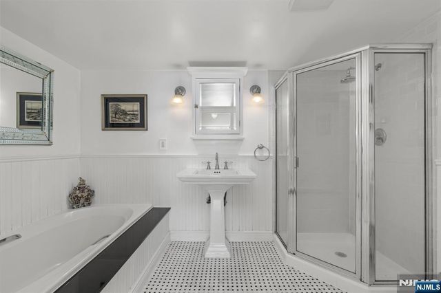 200 Grand Cove Way 3L, Edgewater, NJ 07020