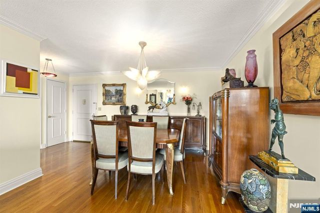 200 Grand Cove Way 3L, Edgewater, NJ 07020