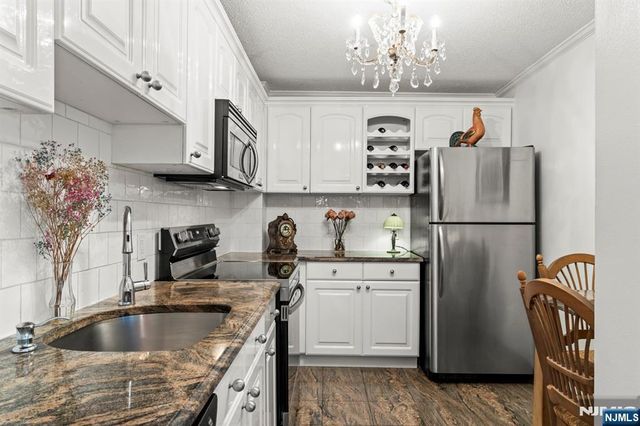 200 Grand Cove Way 3L, Edgewater, NJ 07020