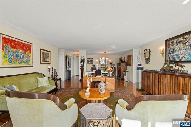 200 Grand Cove Way 3L, Edgewater, NJ 07020