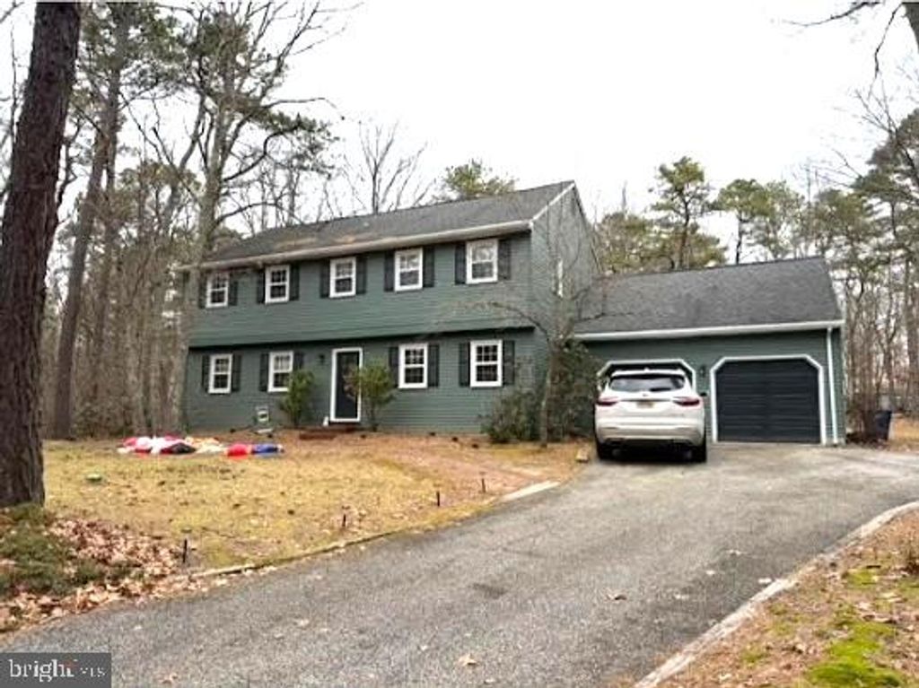 2 WOODS EDGE CT, Medford, NJ 08055