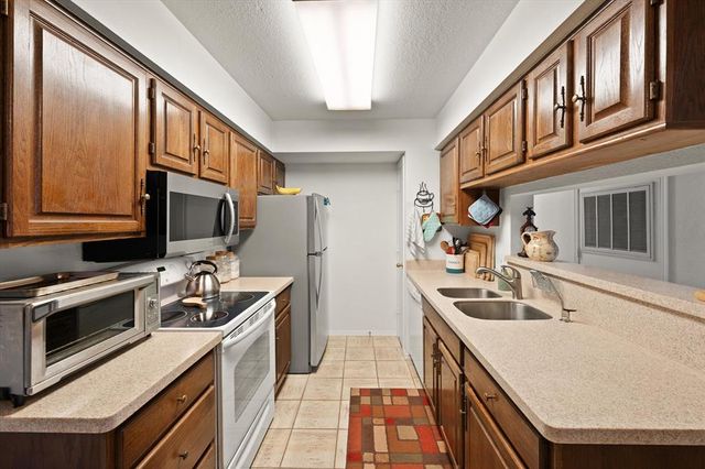 14315 N Pennsylvania Avenue 13H, Oklahoma City, OK 73134