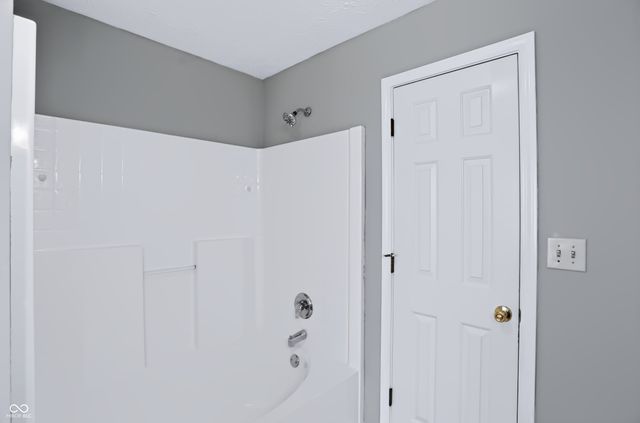 5439 Lake Boggs Street, Indianapolis, IN 46254