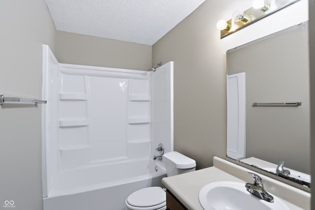 5439 Lake Boggs Street, Indianapolis, IN 46254