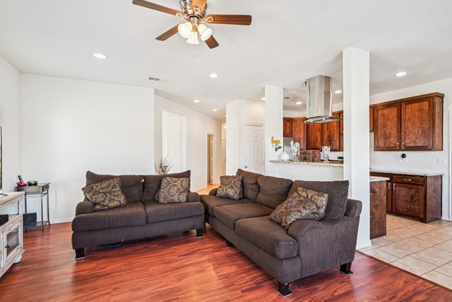 801 Cascade Drive, Glenn Heights, TX 75154