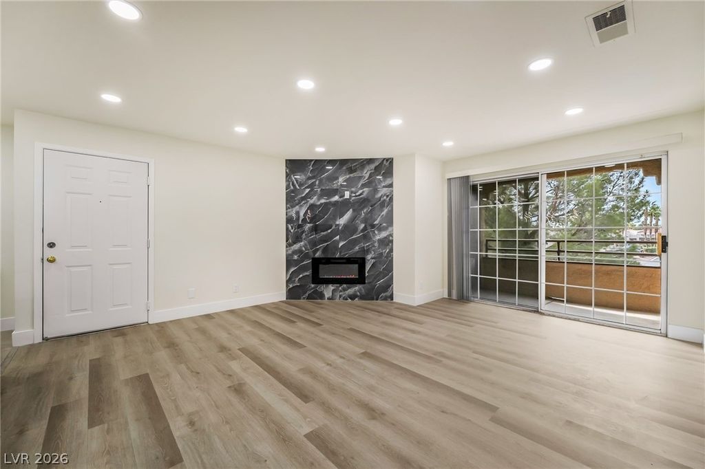 Image 12 of property listing at 2200 South Fort Apache Road 2073, Las Vegas, NV 89117