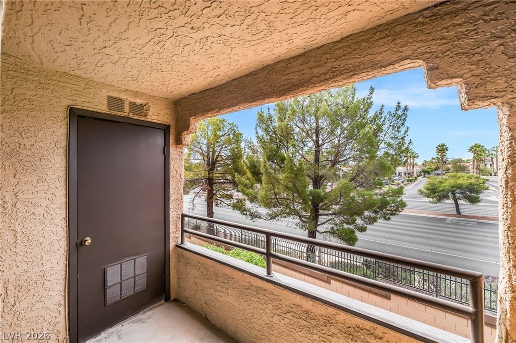 Image 22 of property listing at 2200 South Fort Apache Road 2073, Las Vegas, NV 89117