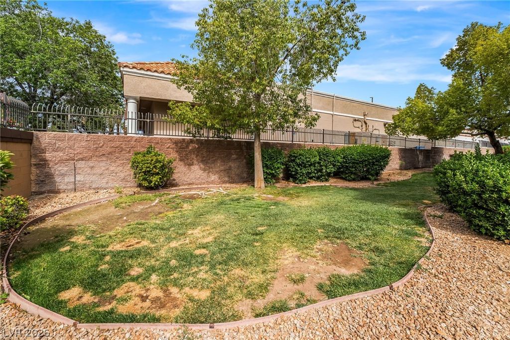 Image 23 of property listing at 2200 South Fort Apache Road 2073, Las Vegas, NV 89117