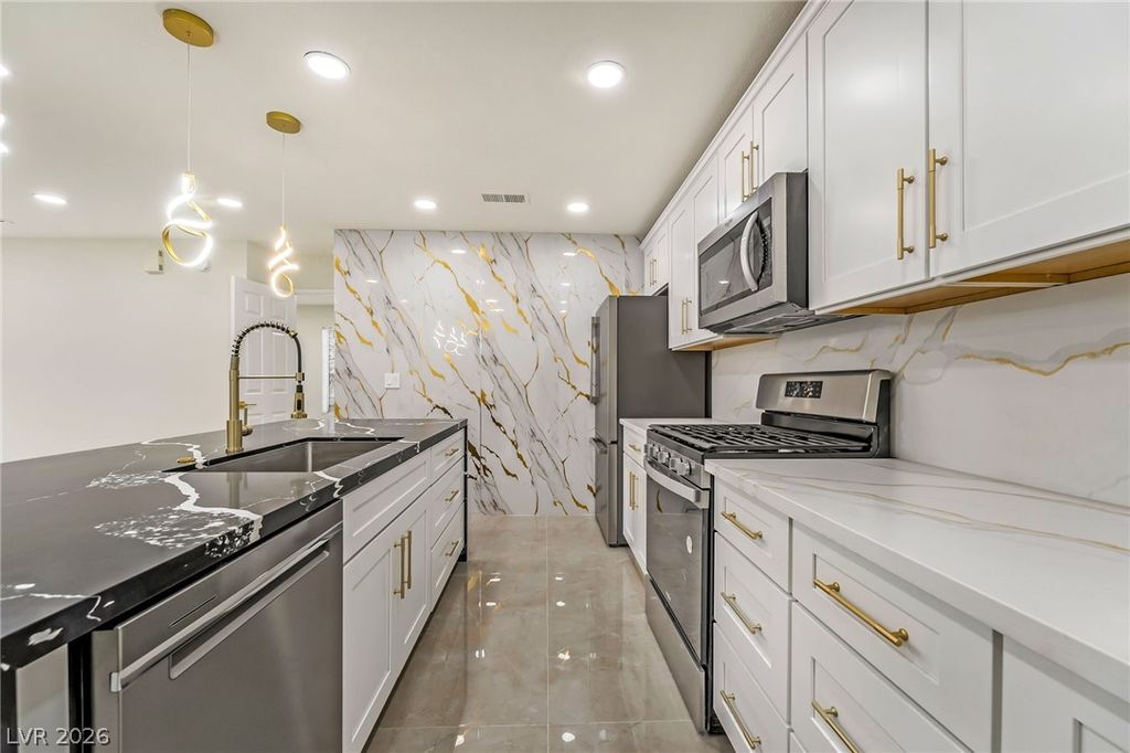 Image 4 of property listing at 2200 South Fort Apache Road 2073, Las Vegas, NV 89117