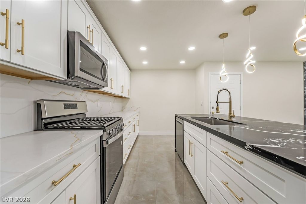 Image 6 of property listing at 2200 South Fort Apache Road 2073, Las Vegas, NV 89117