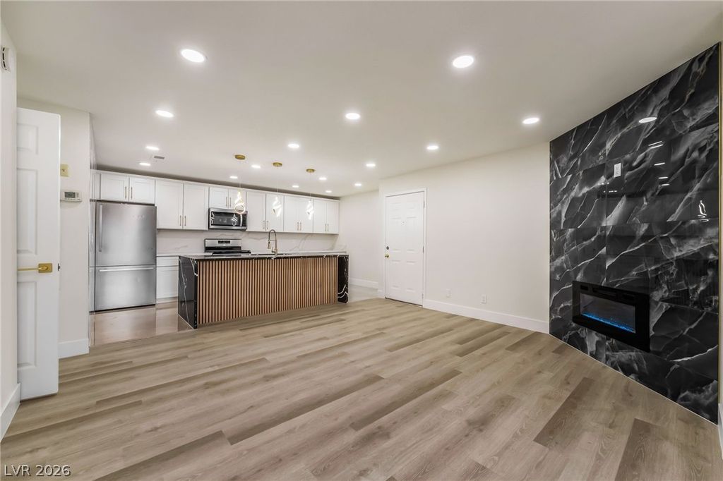 Image 9 of property listing at 2200 South Fort Apache Road 2073, Las Vegas, NV 89117