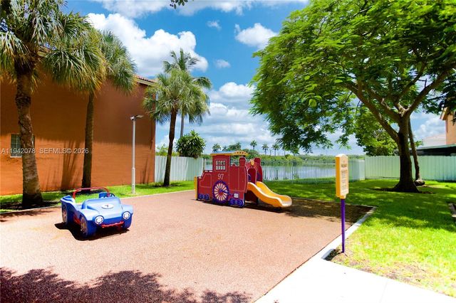 3755 SW 50th St, Hollywood, FL 33312