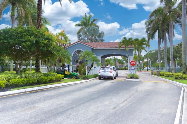 3755 SW 50th St, Hollywood, FL 33312