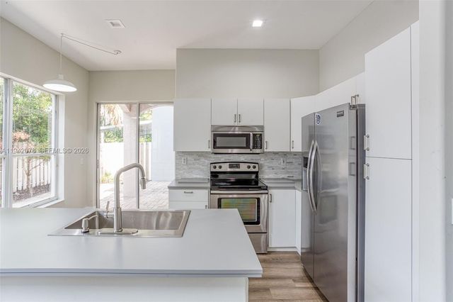 3755 SW 50th St, Hollywood, FL 33312