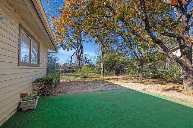 2821 N Bell Avenue, Denton, TX 76209