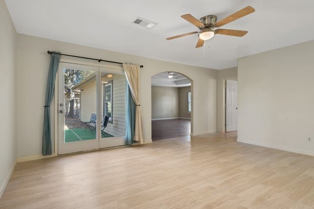 2821 N Bell Avenue, Denton, TX 76209