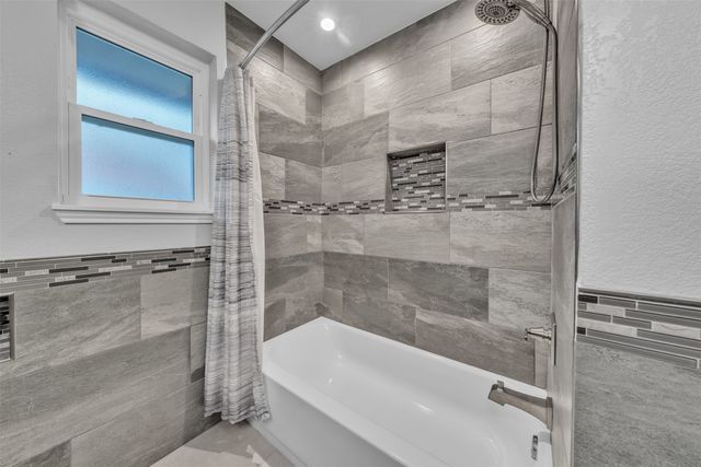 1205 Clover Hill Road, Mansfield, TX 76063