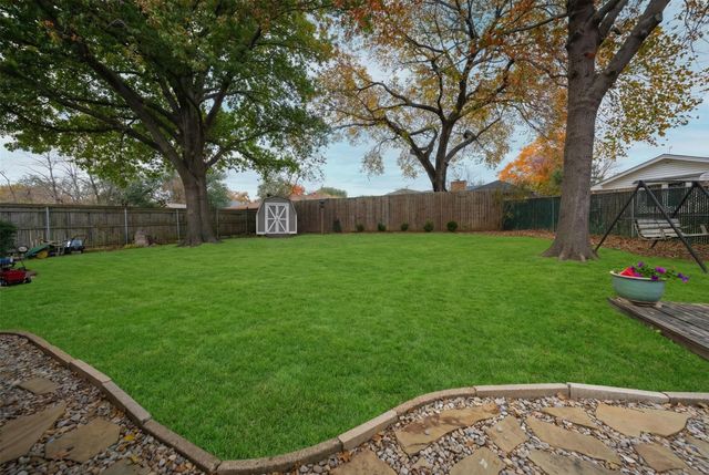 1205 Clover Hill Road, Mansfield, TX 76063