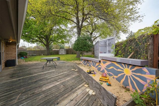 1205 Clover Hill Road, Mansfield, TX 76063