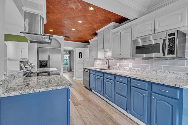 1205 Clover Hill Road, Mansfield, TX 76063