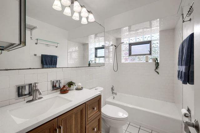 406 FRANKLIN Avenue 2D, River Forest, IL 60305