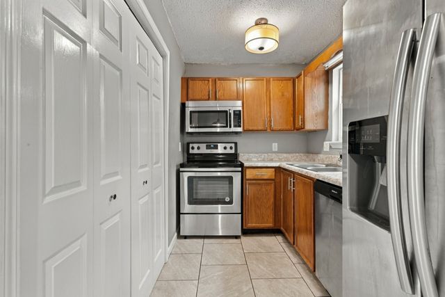 941 Applegrove Cir, Clarksville, TN 37040