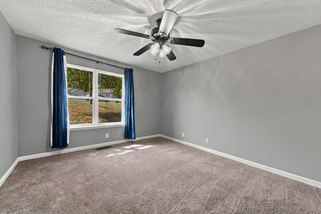 941 Applegrove Cir, Clarksville, TN 37040