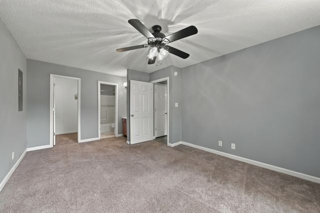 941 Applegrove Cir, Clarksville, TN 37040