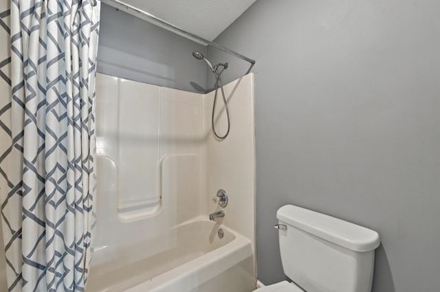 941 Applegrove Cir, Clarksville, TN 37040