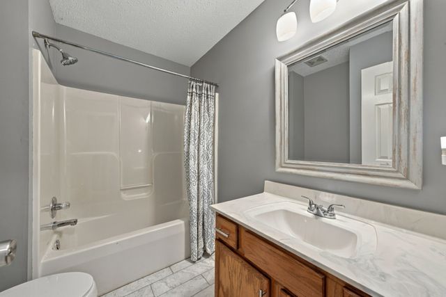 941 Applegrove Cir, Clarksville, TN 37040