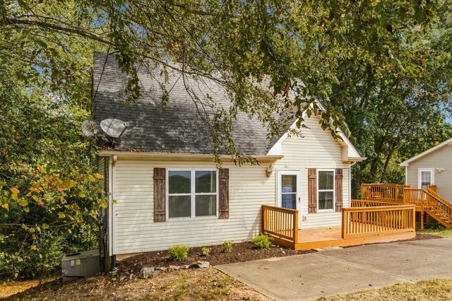941 Applegrove Cir, Clarksville, TN 37040