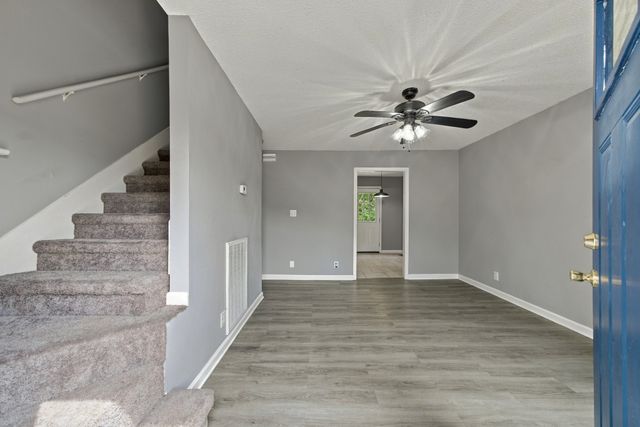 941 Applegrove Cir, Clarksville, TN 37040
