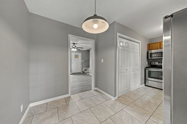 941 Applegrove Cir, Clarksville, TN 37040