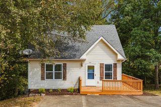 941 Applegrove Cir, Clarksville, TN 37040