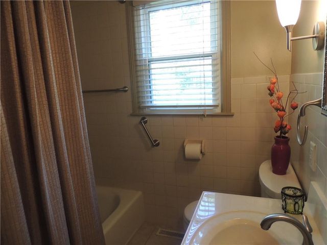 3517 S Pleasant Street, Independence, MO 64055