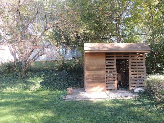 3517 S Pleasant Street, Independence, MO 64055