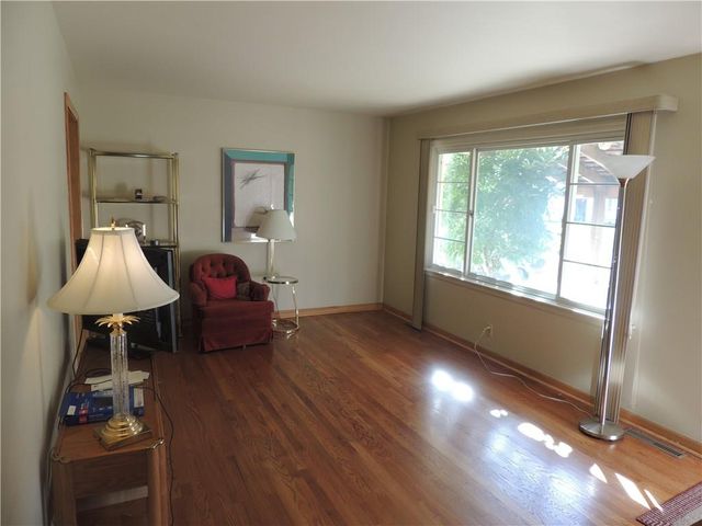 3517 S Pleasant Street, Independence, MO 64055