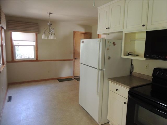 3517 S Pleasant Street, Independence, MO 64055