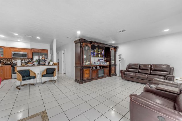 9741 Bahama Dr, Cutler Bay, FL 33189
