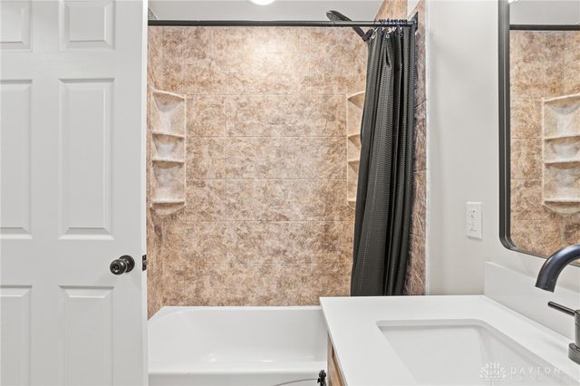 660 Cranwood Circle, New Lebanon, OH 45345