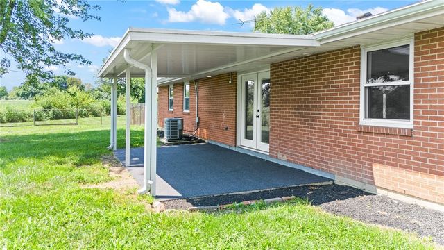 660 Cranwood Circle, New Lebanon, OH 45345
