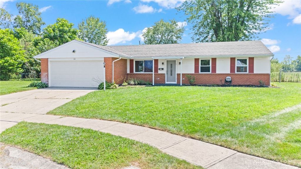 660 Cranwood Circle, New Lebanon, OH 45345